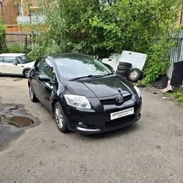 Toyota Auris - image 1 of 11