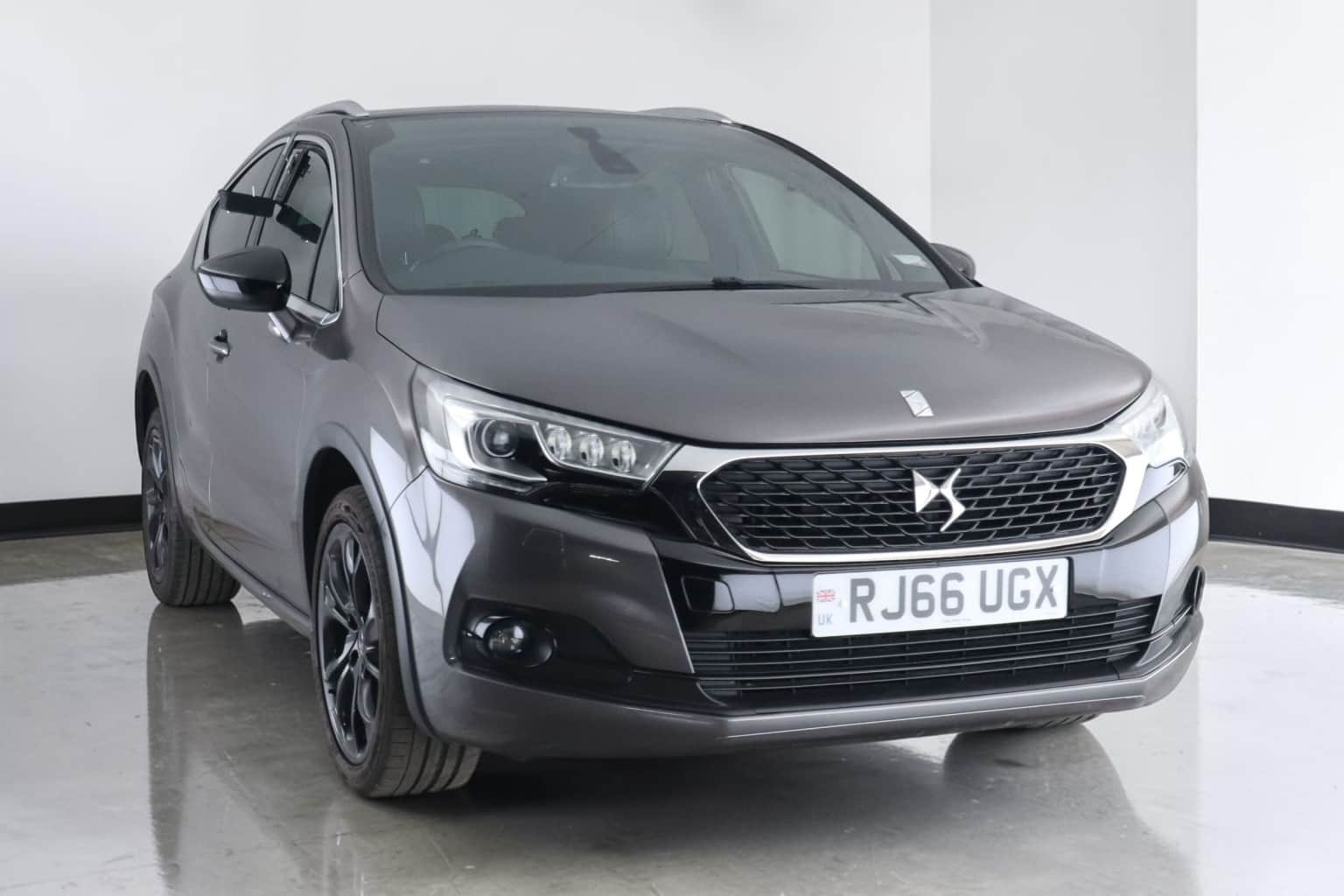 DS Automobiles DS 4 Crossback - image 1 of 11