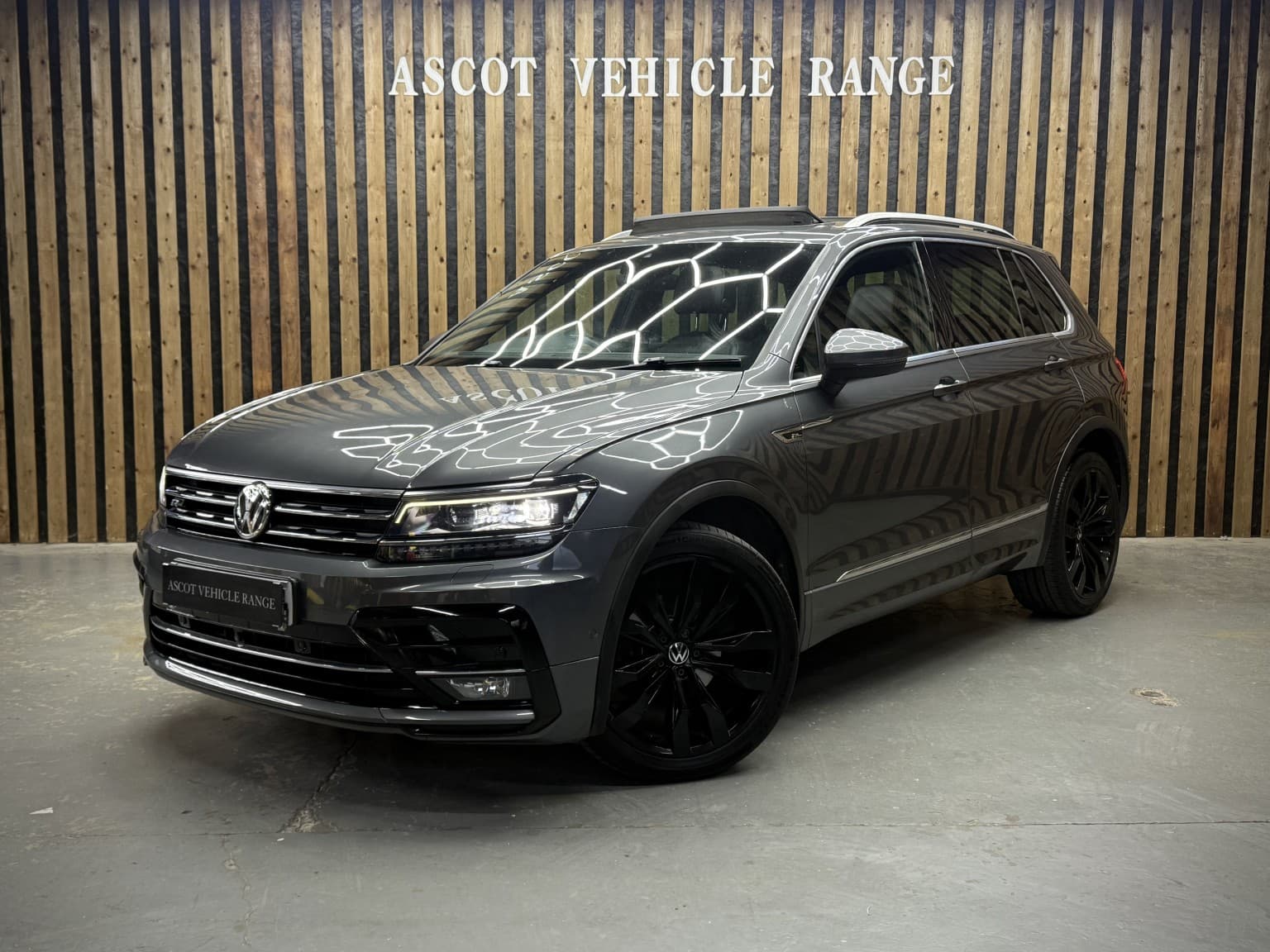 Volkswagen Tiguan - image 1 of 70