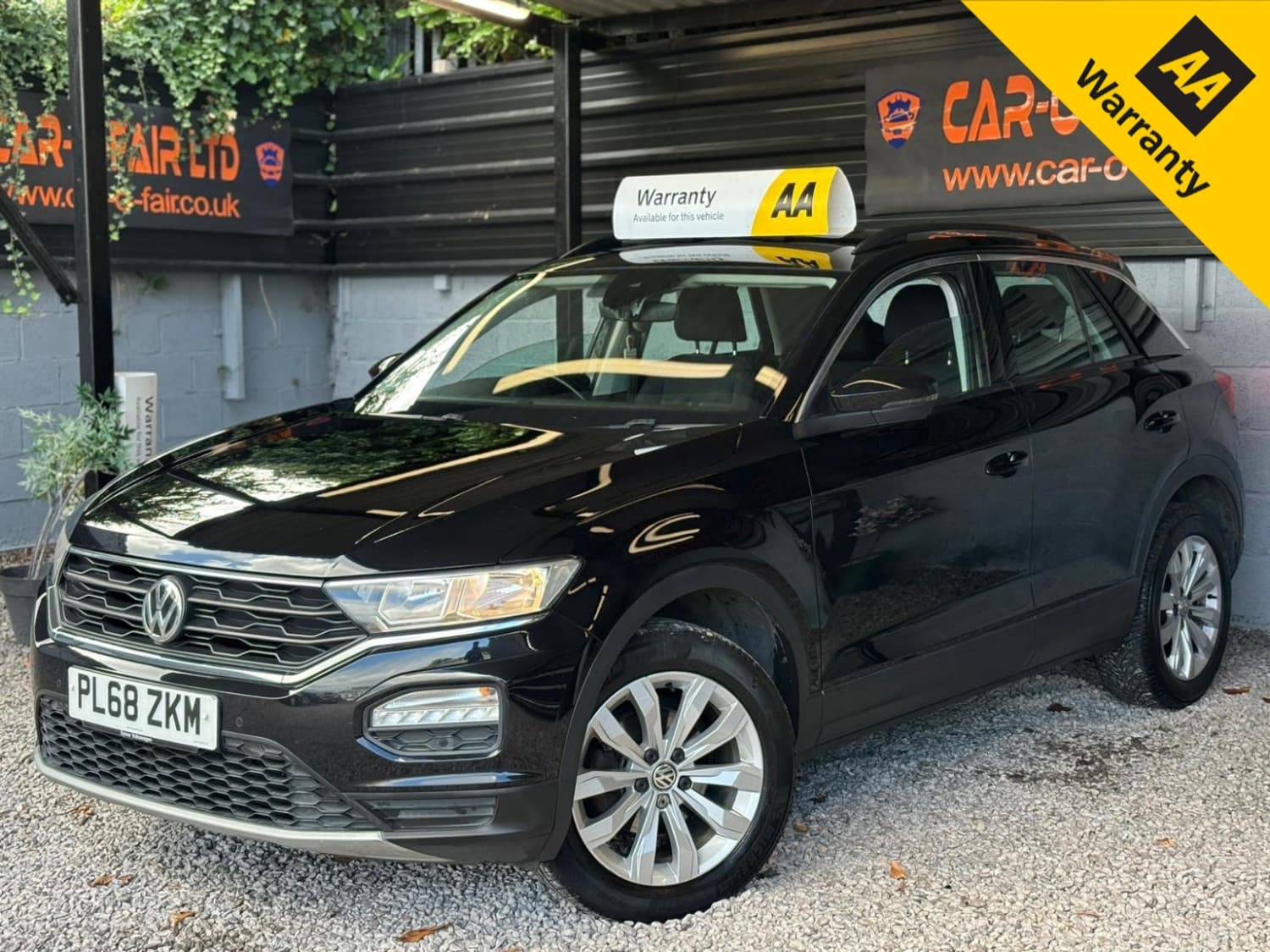 Volkswagen T-Roc - image 1 of 6