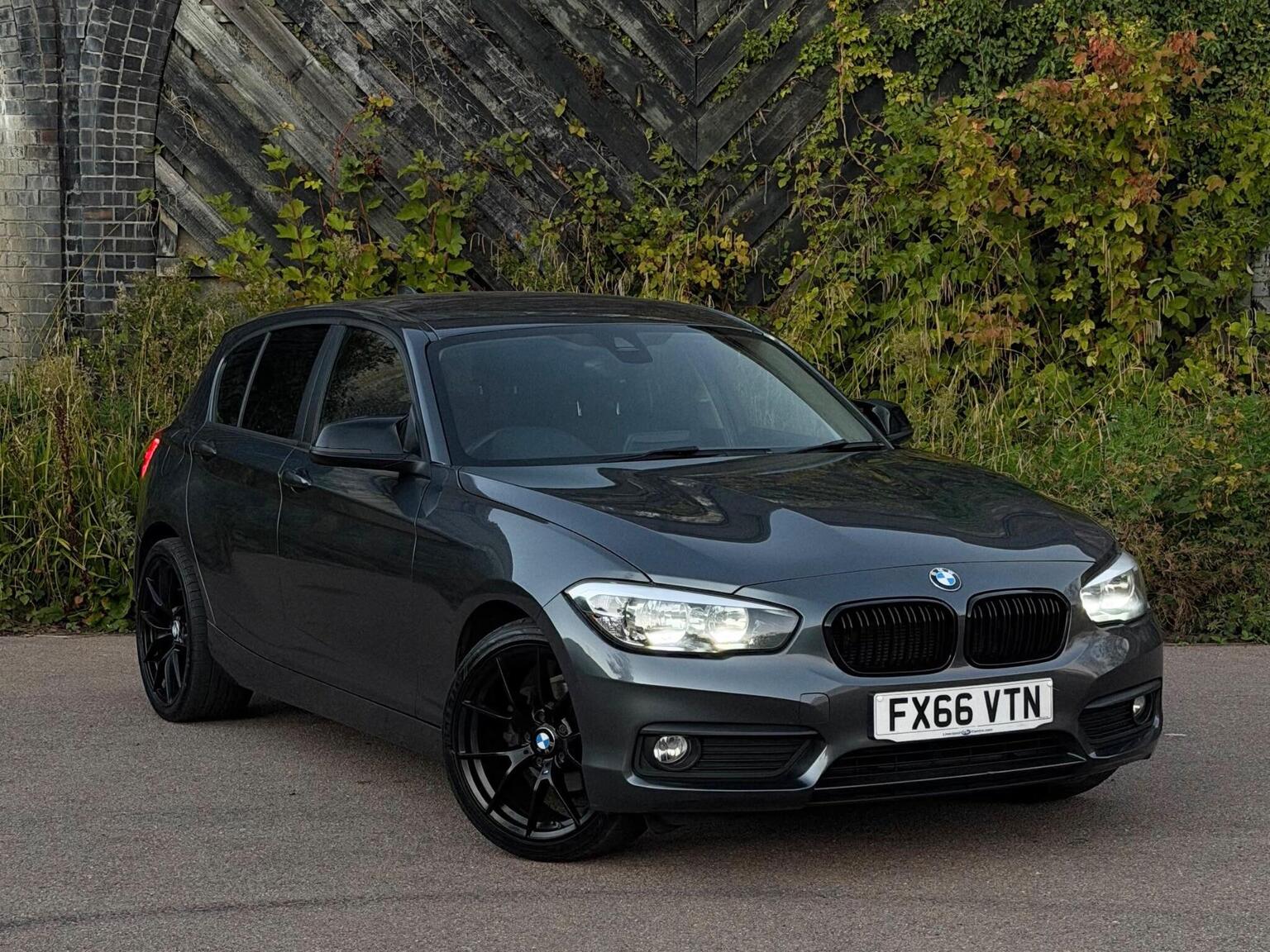 BMW 1 Series - image 1 of 36