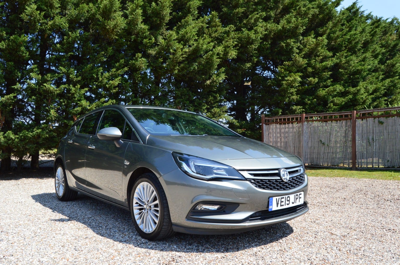 Vauxhall Astra - image 1 of 35