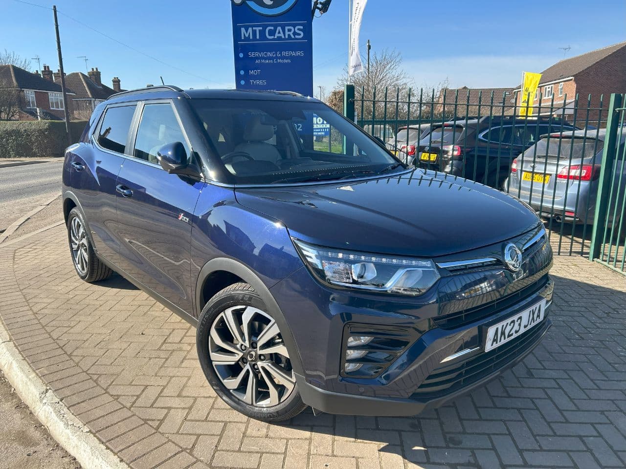 SsangYong Tivoli - image 1 of 30