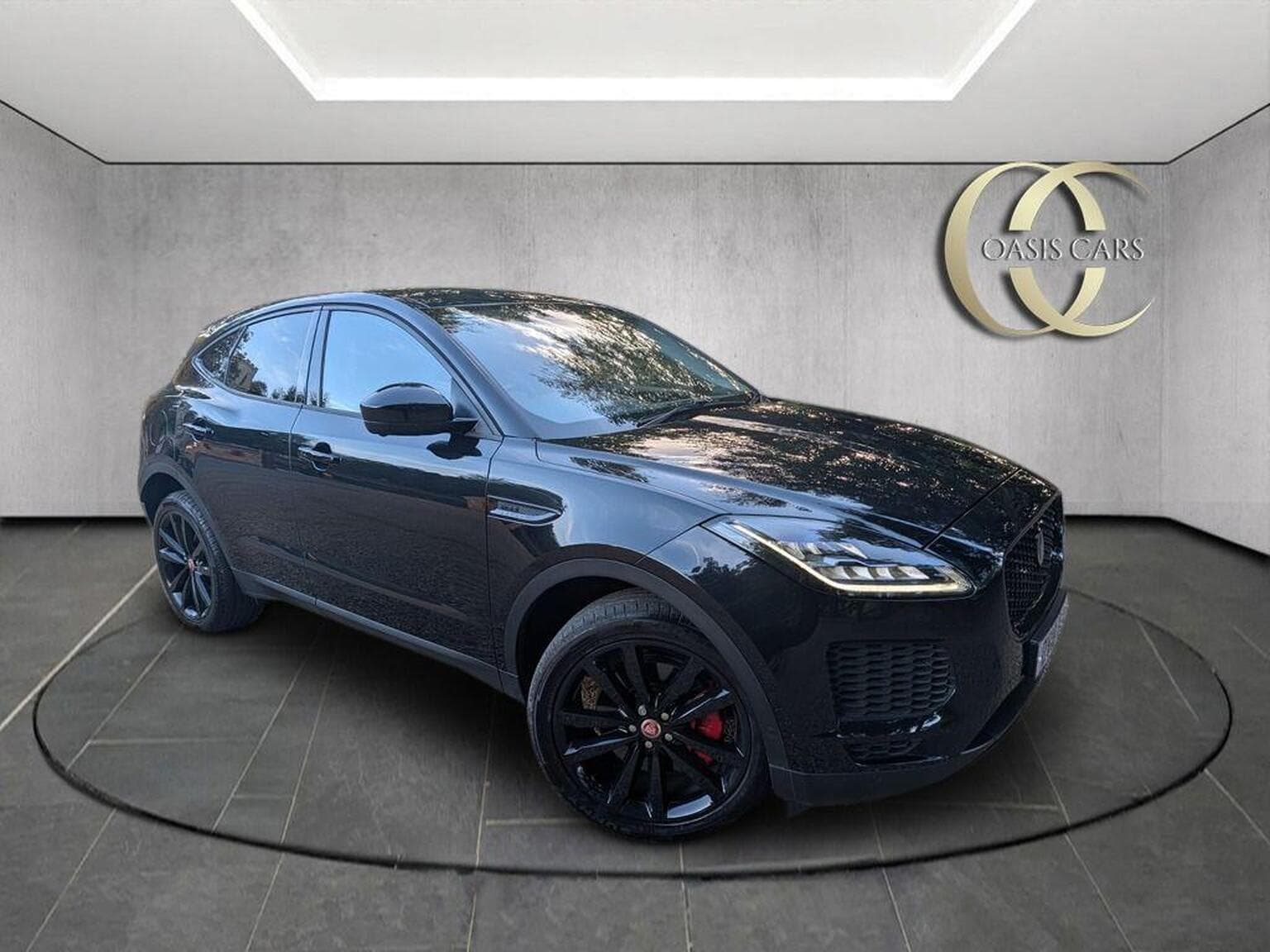 Jaguar E-Pace - image 1 of 20