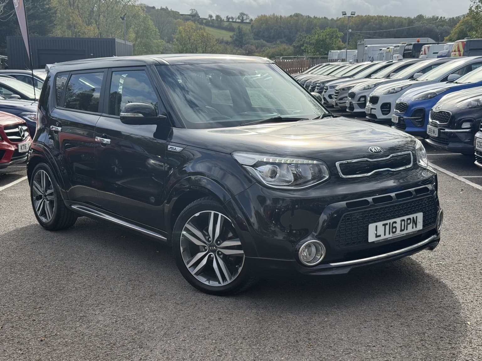 Kia Soul - image 1 of 58