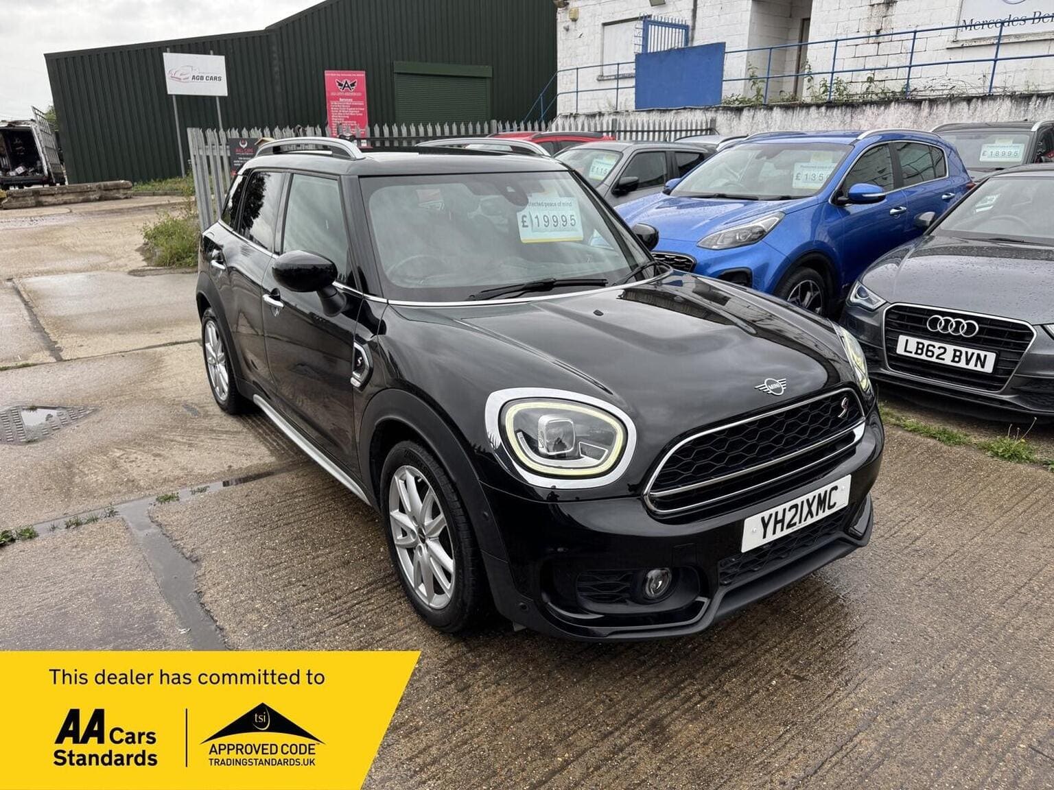 MINI Countryman - image 1 of 78