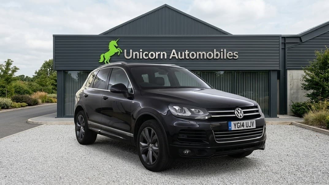 Volkswagen Touareg - image 1 of 25