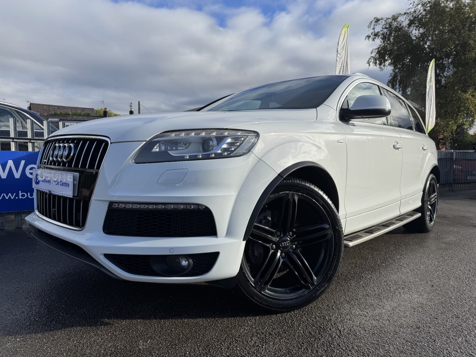 Audi Q7 - image 1 of 44