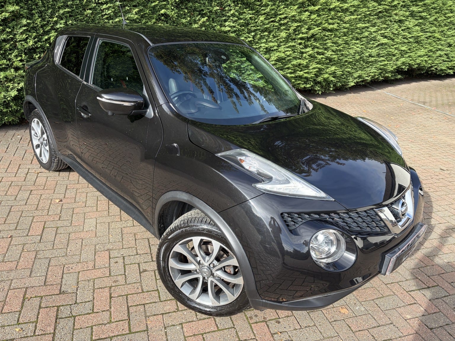 Nissan Juke - image 1 of 40