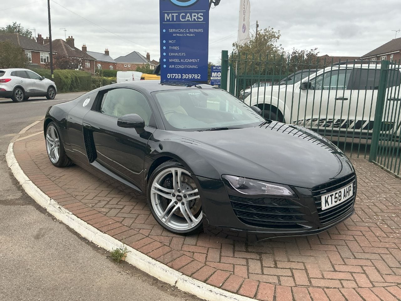 Audi R8 - image 1 of 28