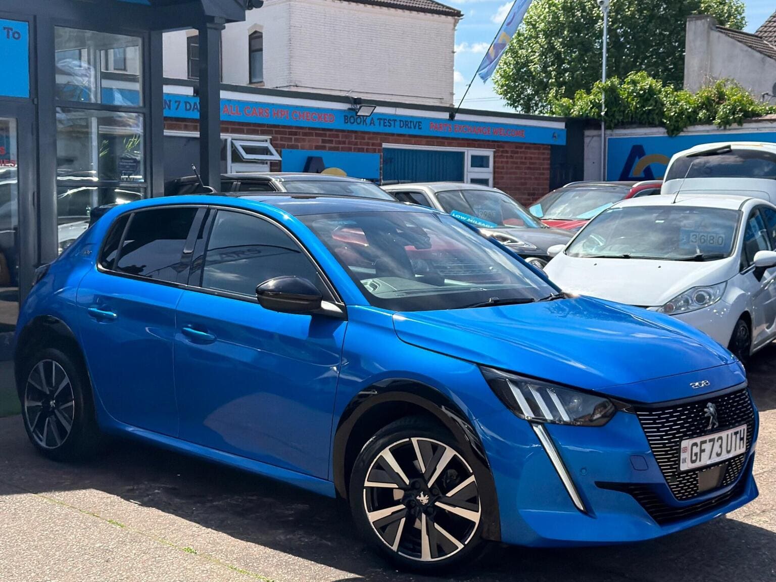 Peugeot 208 - image 1 of 76