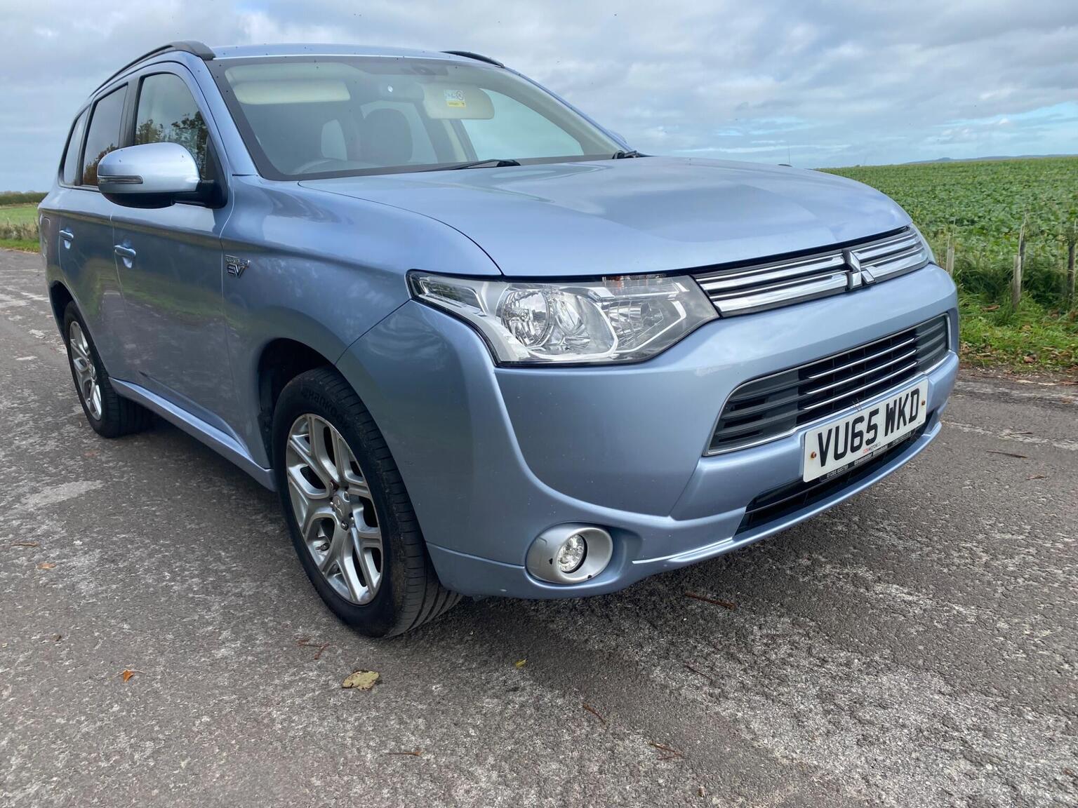 Mitsubishi Outlander - image 1 of 50