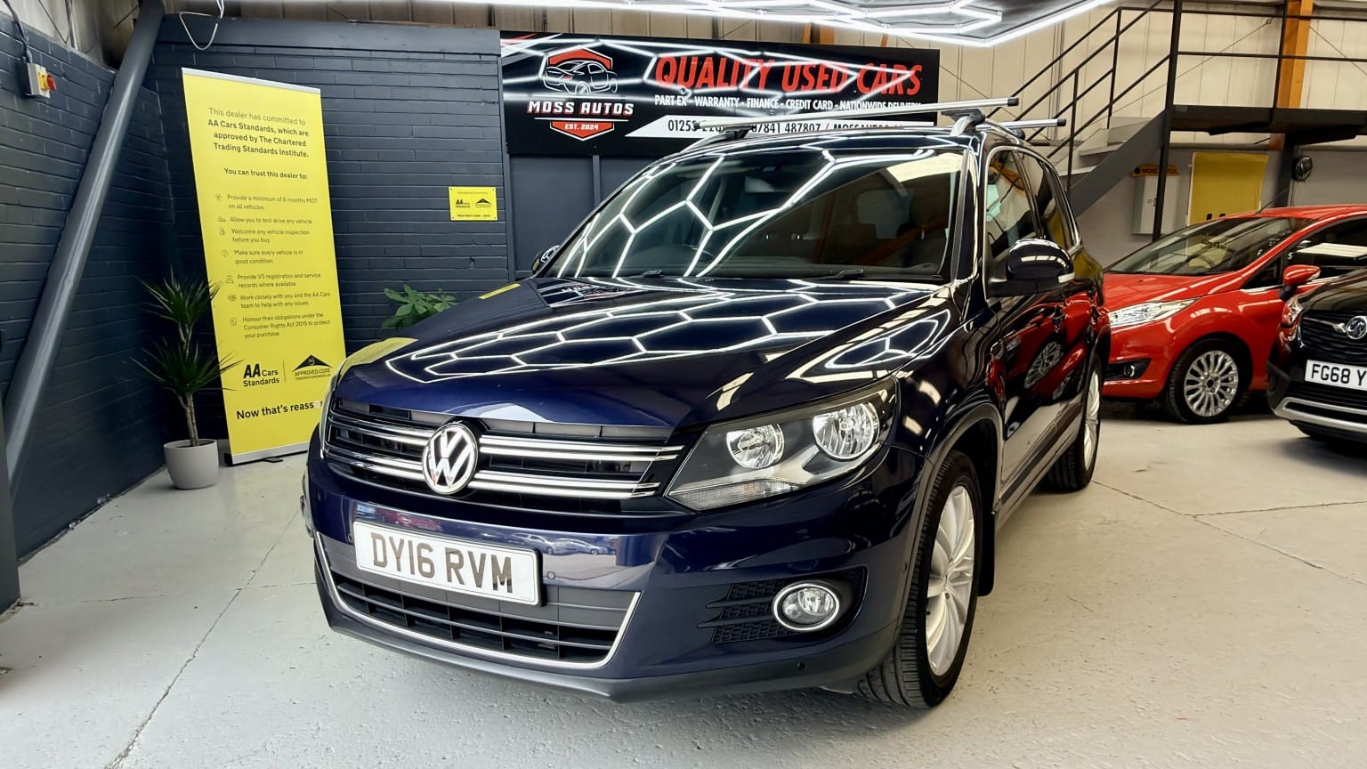 VOLKSWAGEN TIGUAN - image 1 of 30