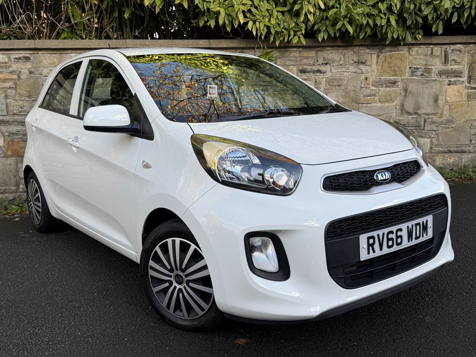 2016 Kia Picanto 1.0 1 Air in white — photo 1 of 29