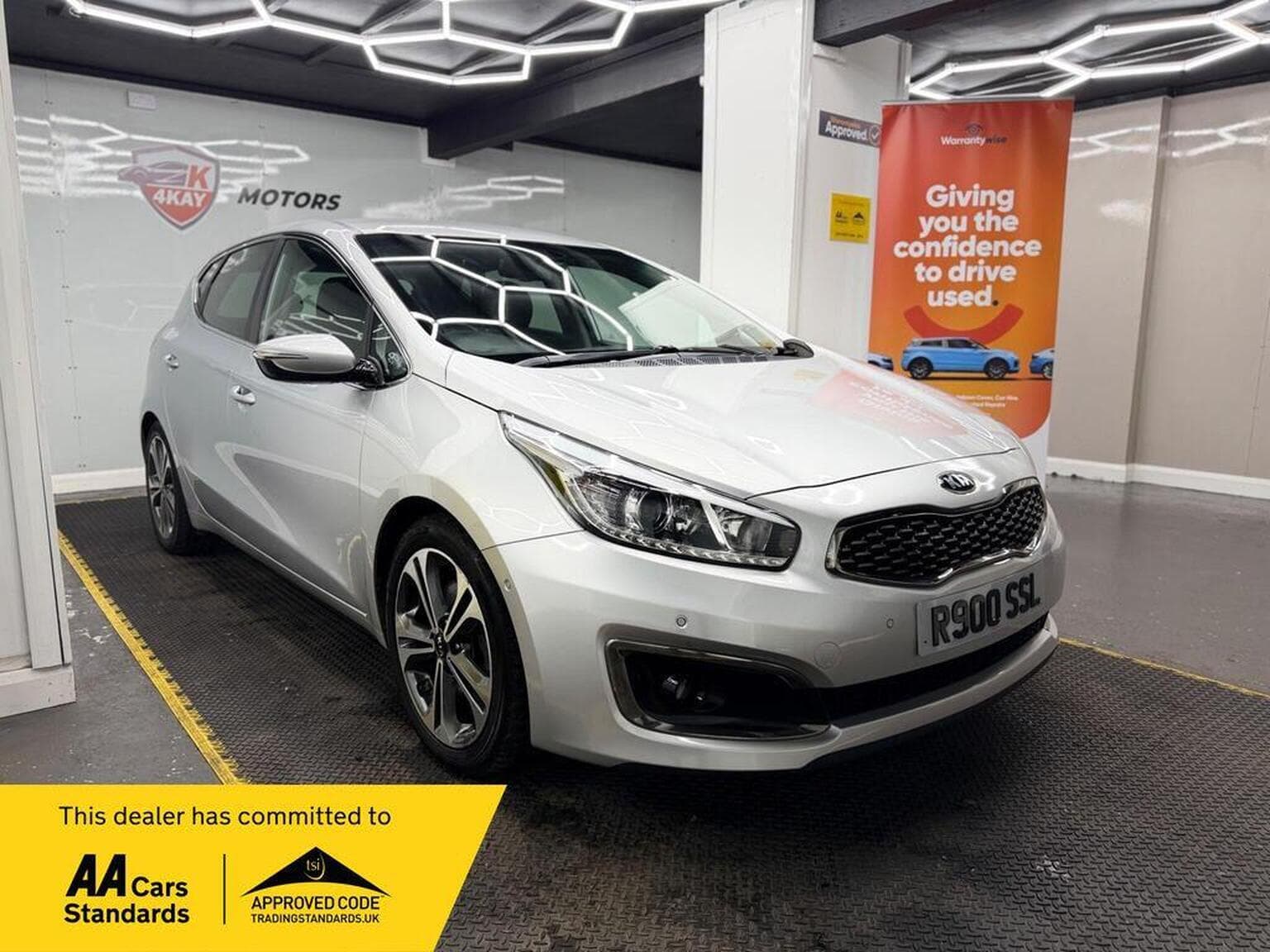 Kia Ceed - image 1 of 76