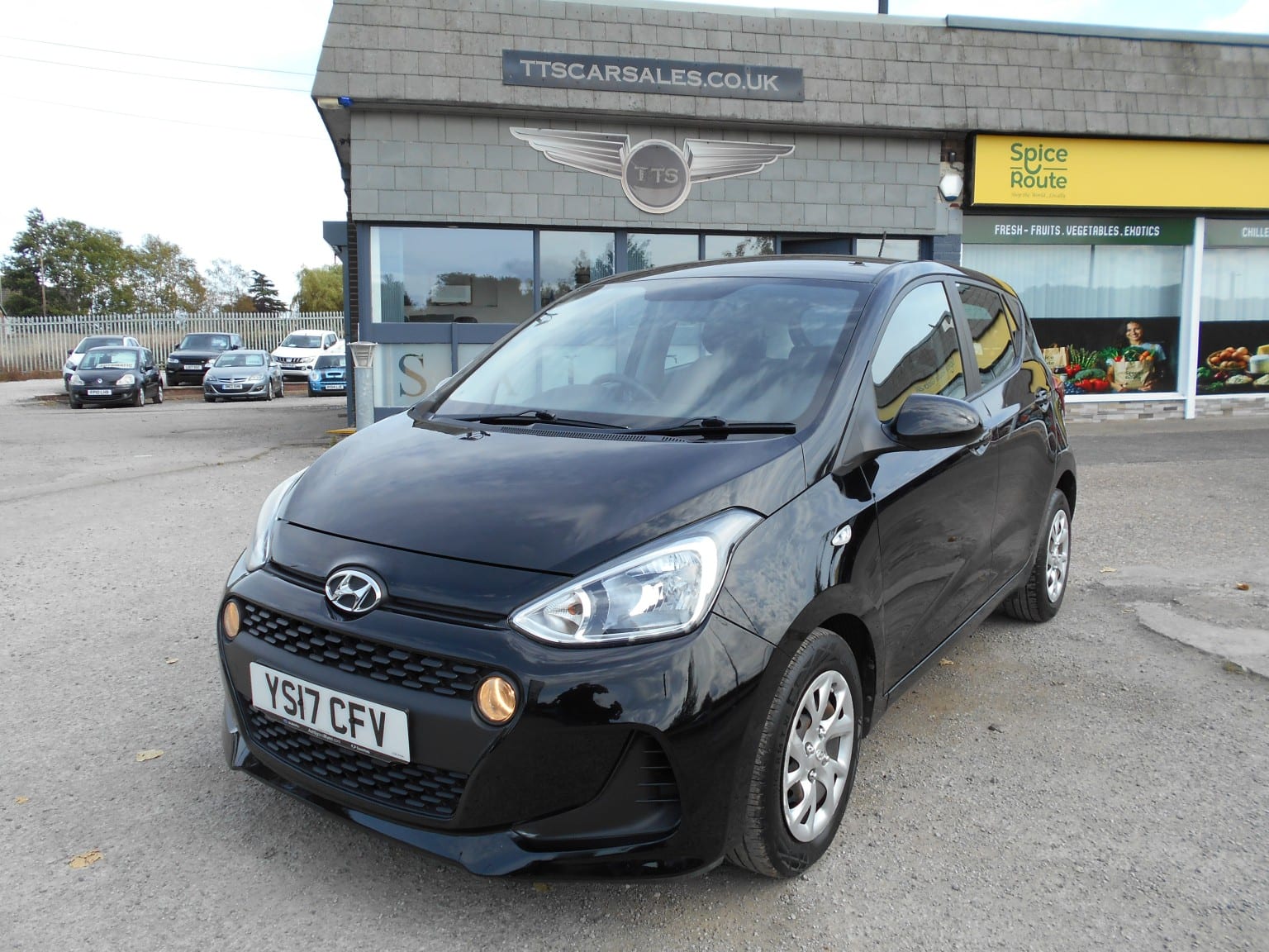 Hyundai i10 - image 1 of 27
