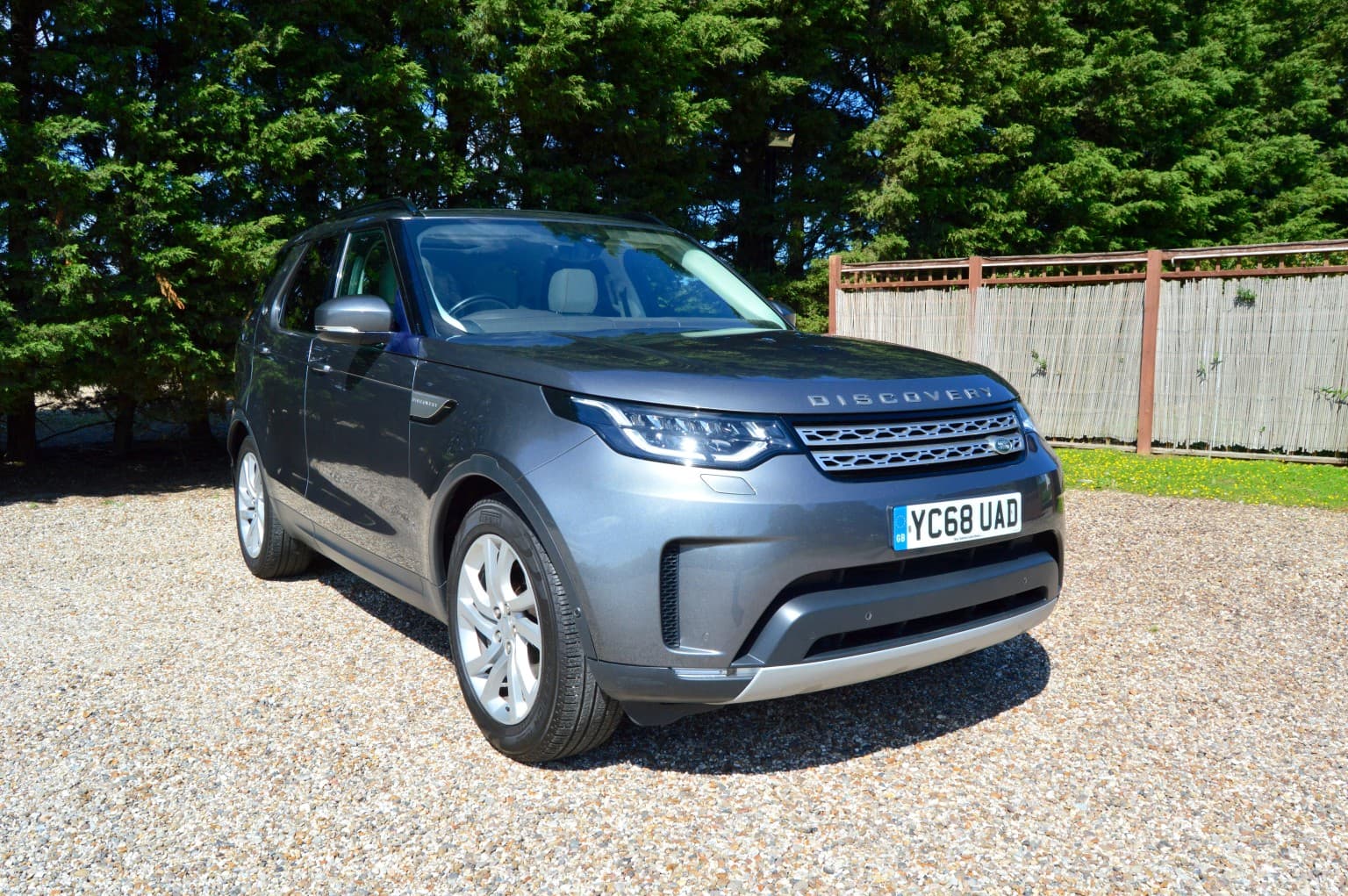 Land Rover Discovery - image 1 of 44
