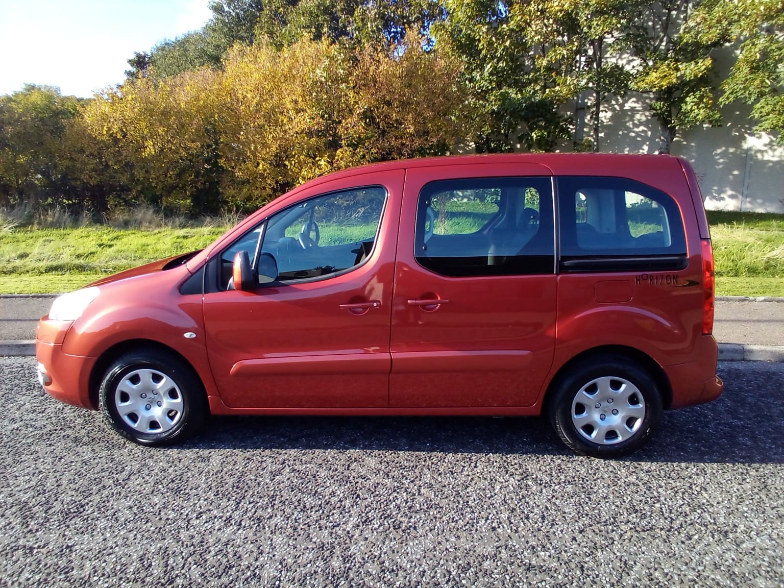 Peugeot Partner Tepee - image 1 of 15