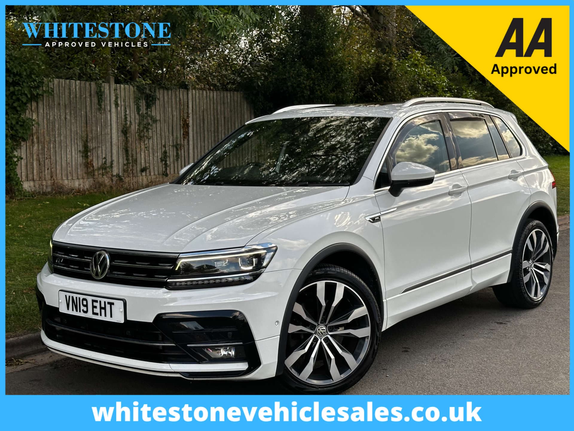 Volkswagen Tiguan - image 1 of 38