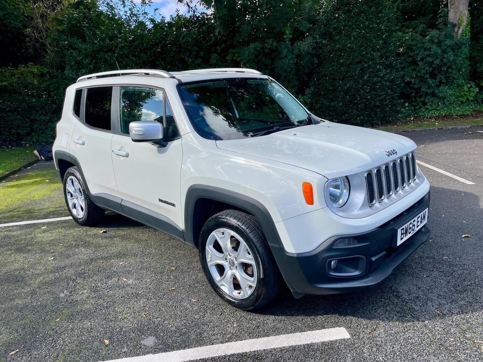 Jeep Renegade - image 1 of 55