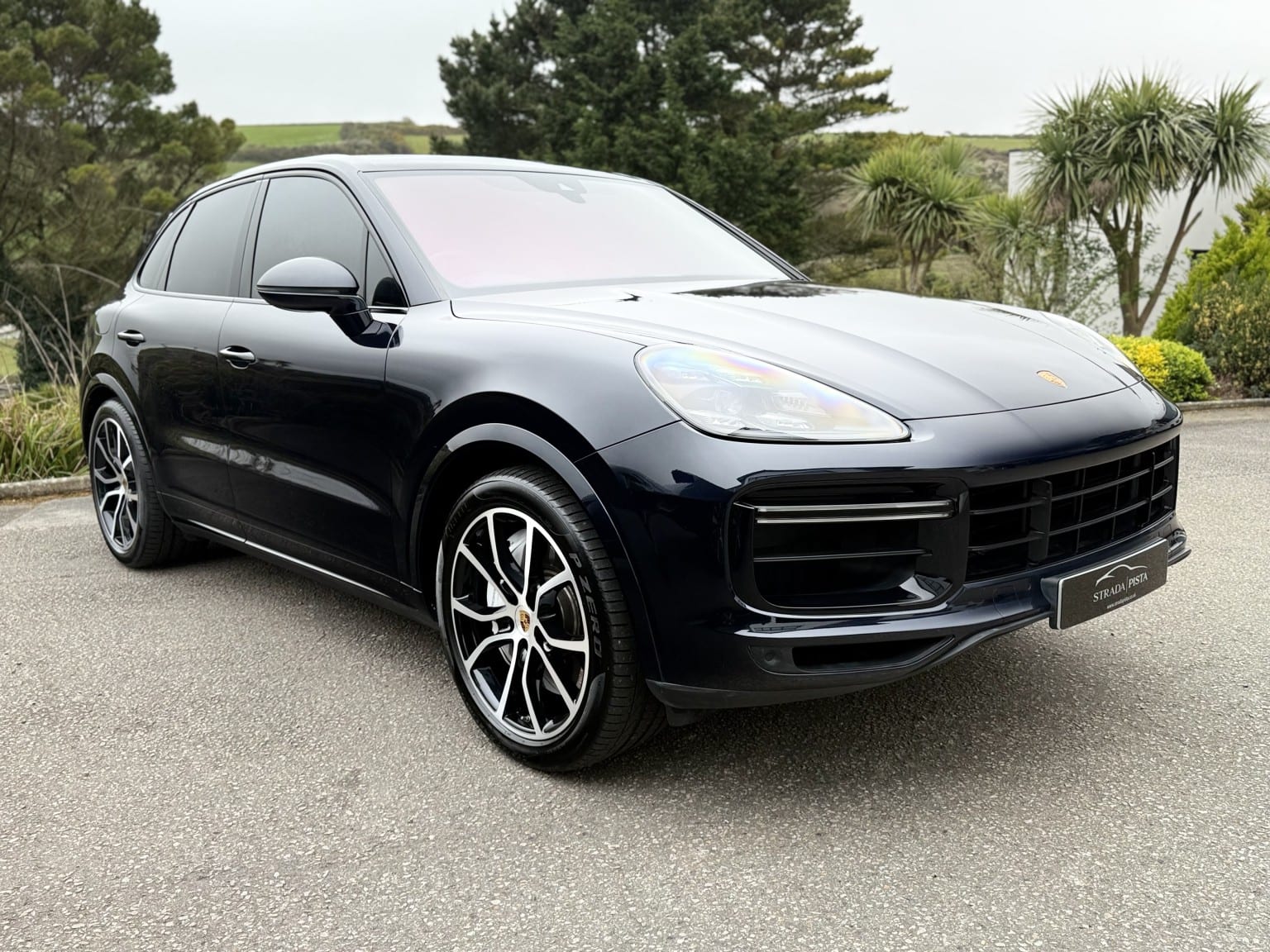 Porsche Cayenne - image 1 of 43