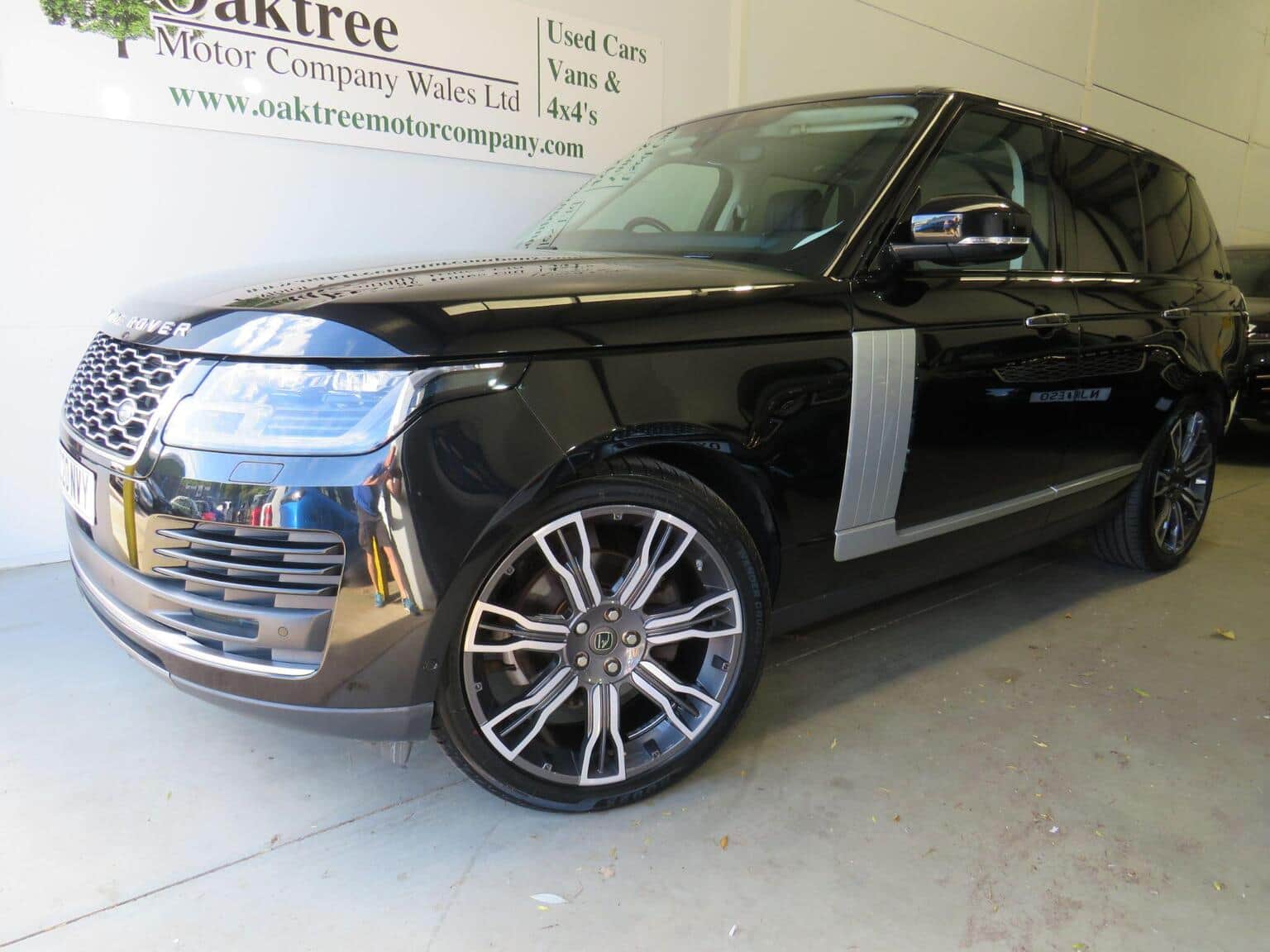 Land Rover Range Rover - image 1 of 49