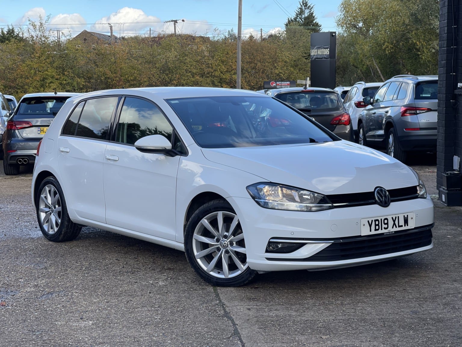 Volkswagen Golf - image 1 of 69