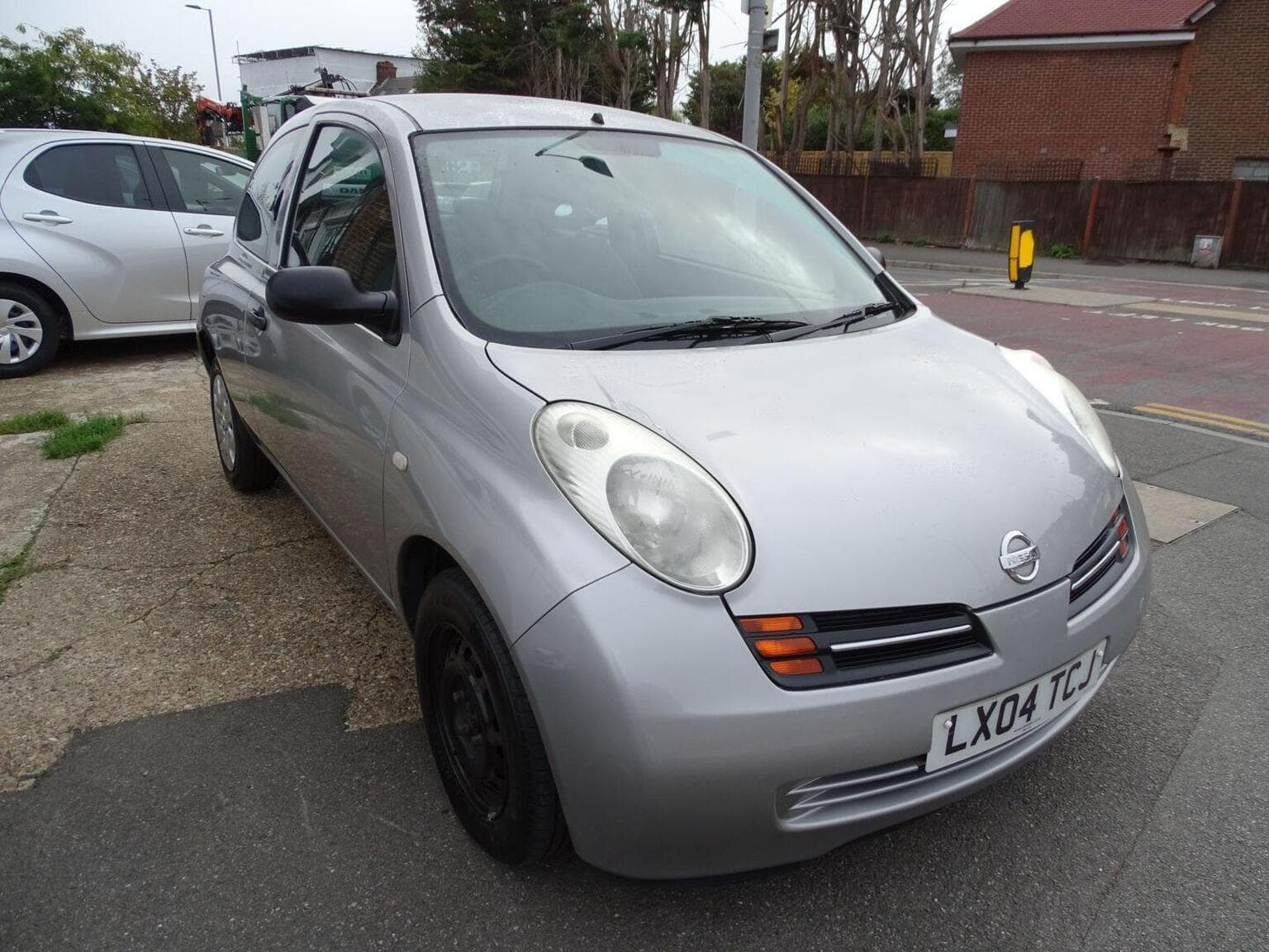 Nissan Micra - image 1 of 24