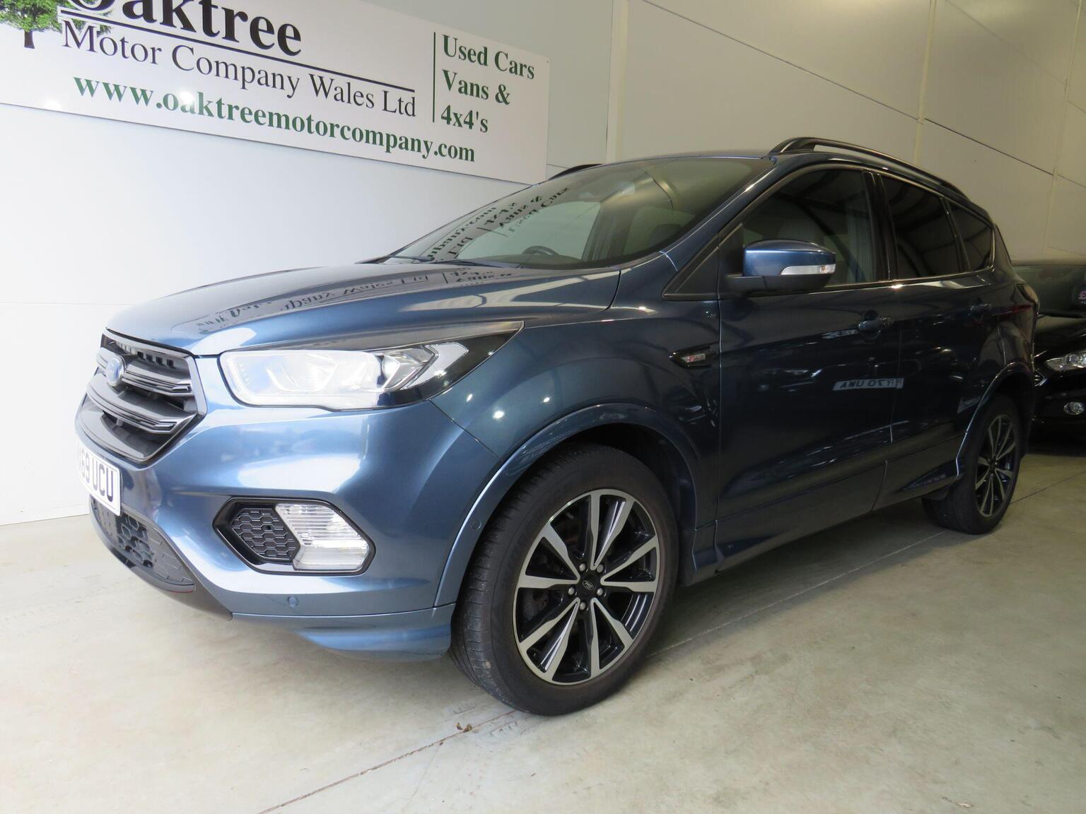 Ford Kuga - image 1 of 38