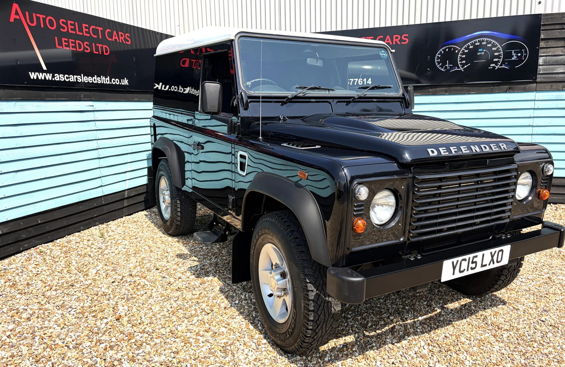 Land Rover Defender 90 - image 1 of 39