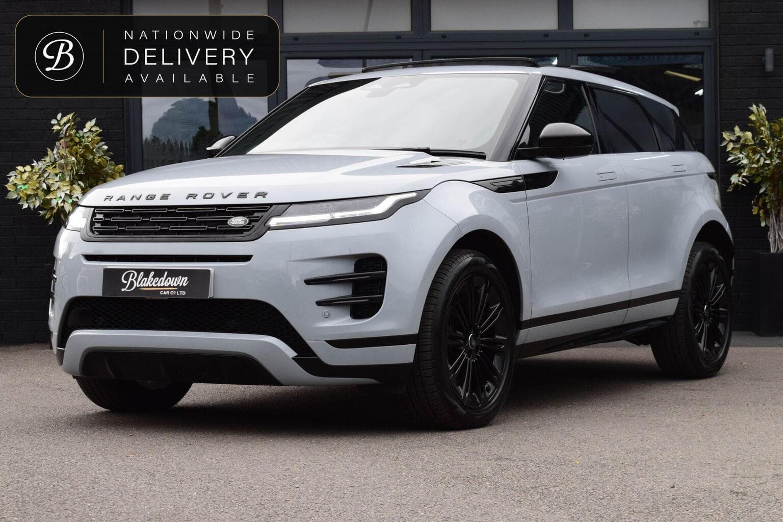 Land Rover Range Rover Evoque - image 1 of 23