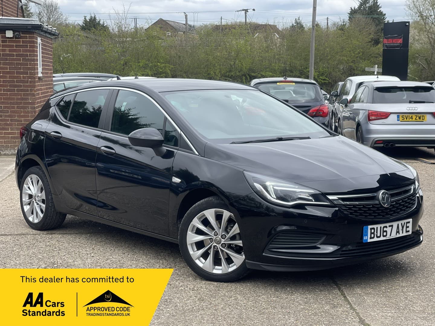 Vauxhall Astra - image 1 of 57