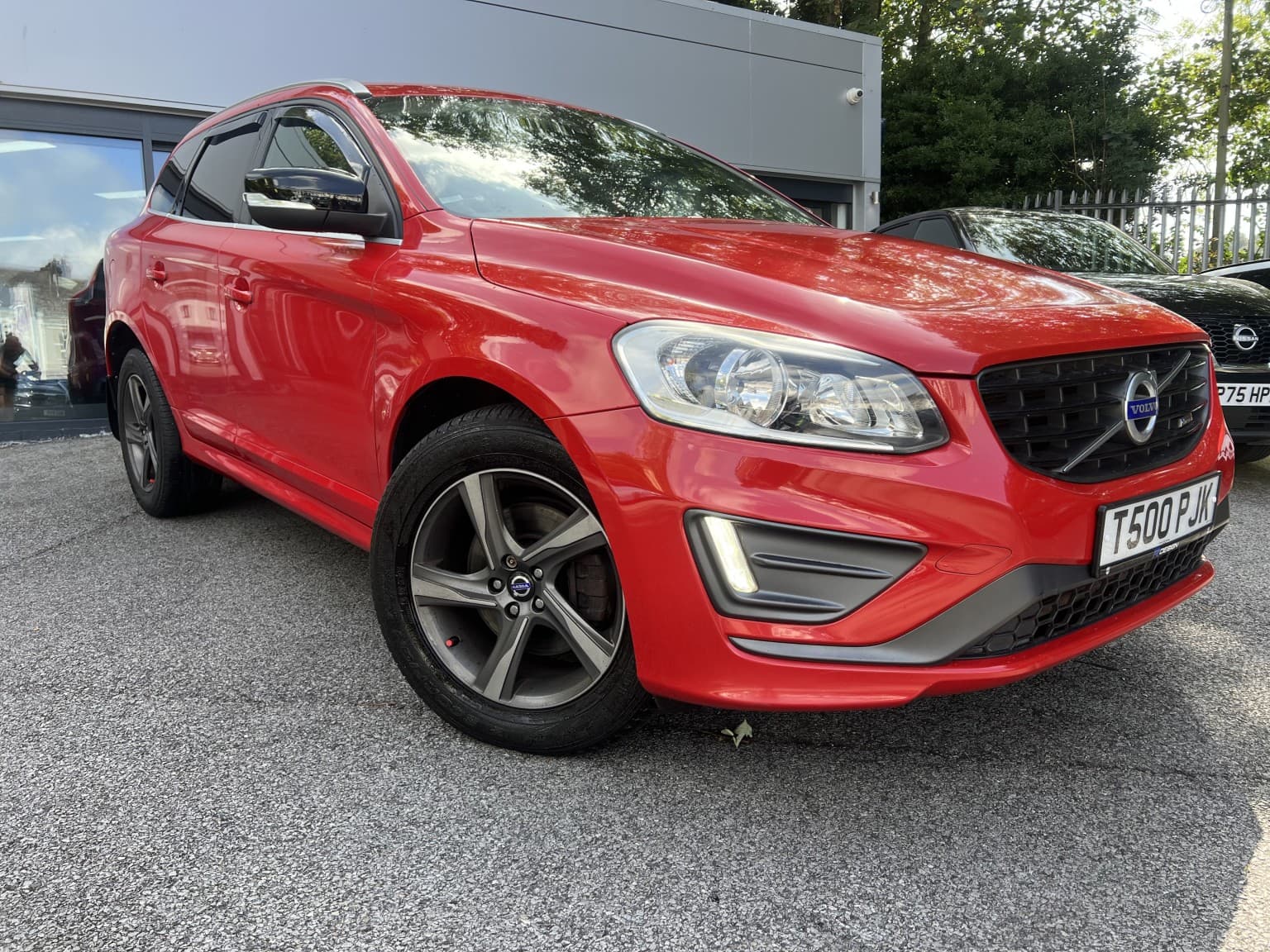 Volvo XC60 - image 1 of 19