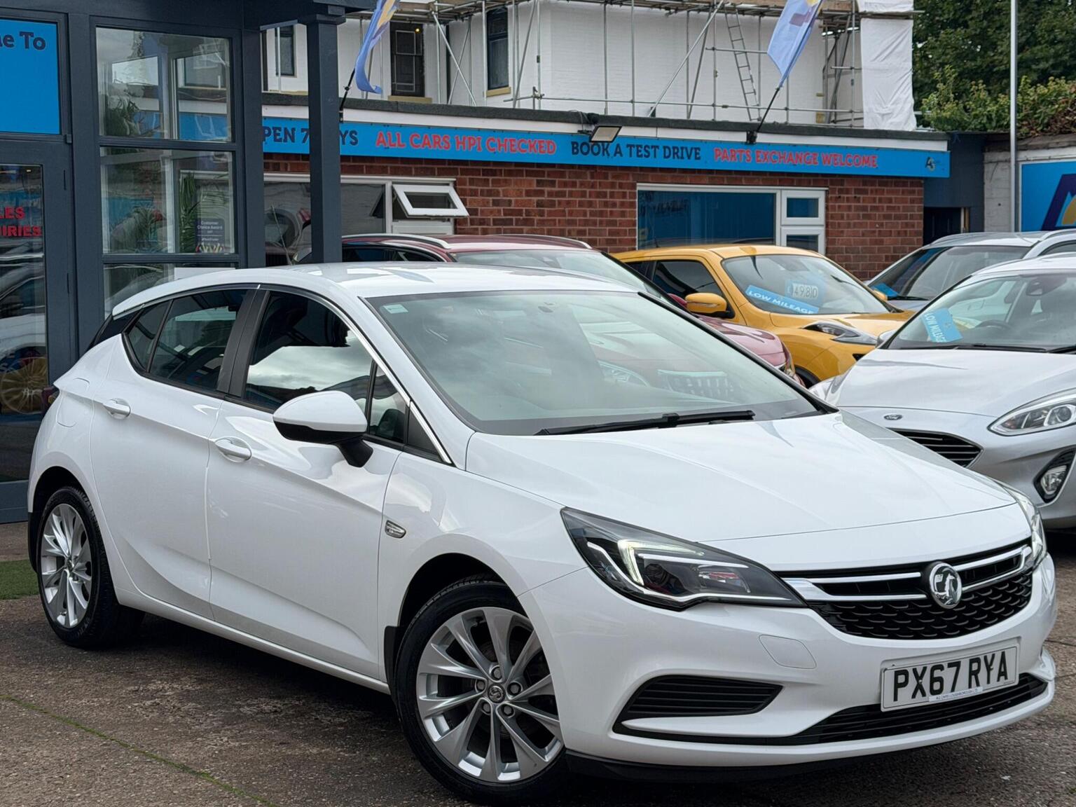 Vauxhall Astra - image 1 of 72