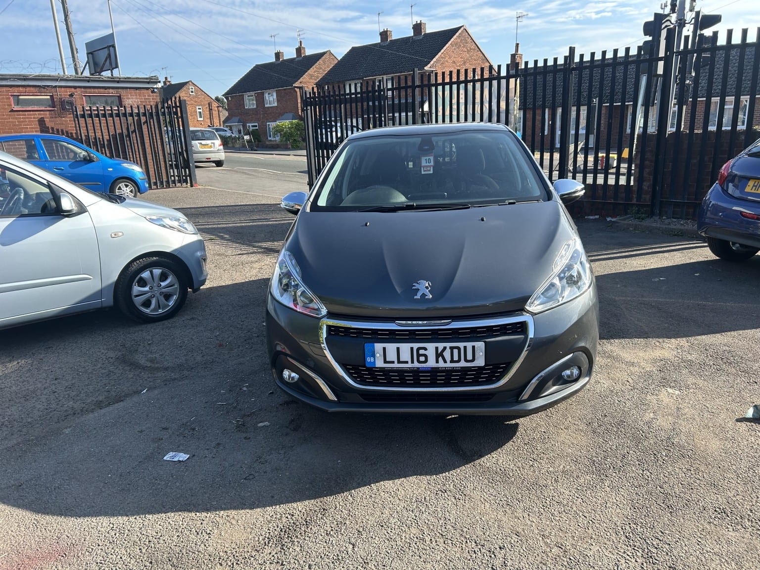 Peugeot 208 - image 1 of 53