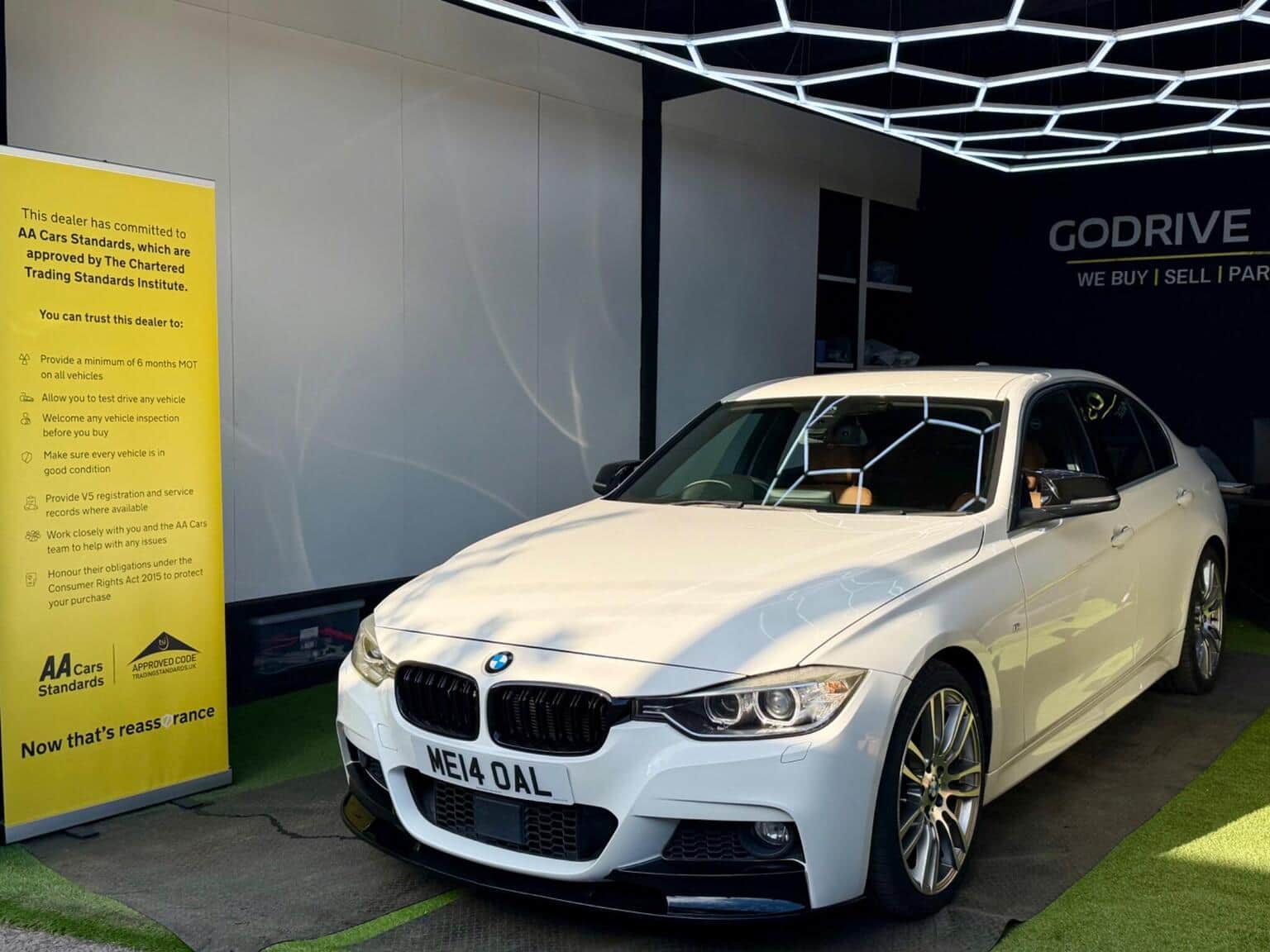 BMW 3 Series - image 1 of 44