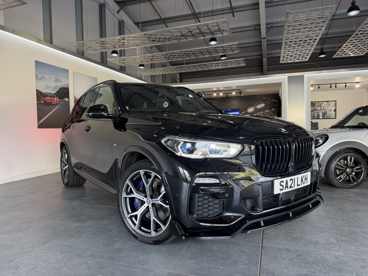 BMW X5 - image 1 of 34