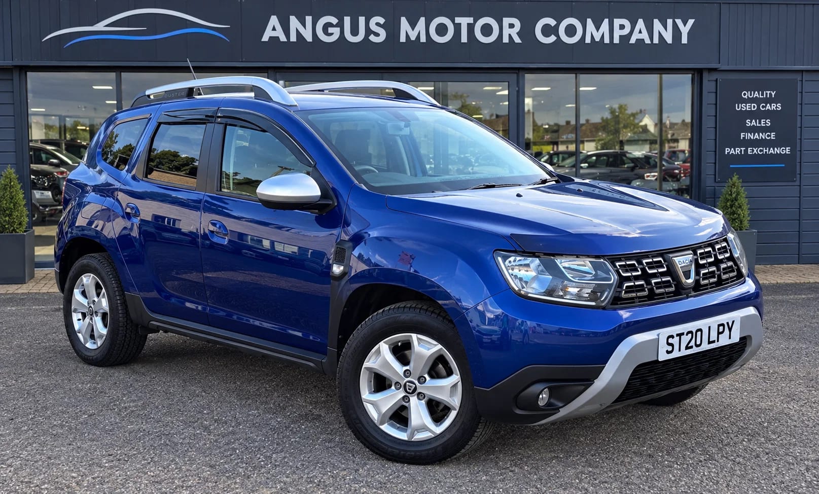 Dacia Duster - image 1 of 25
