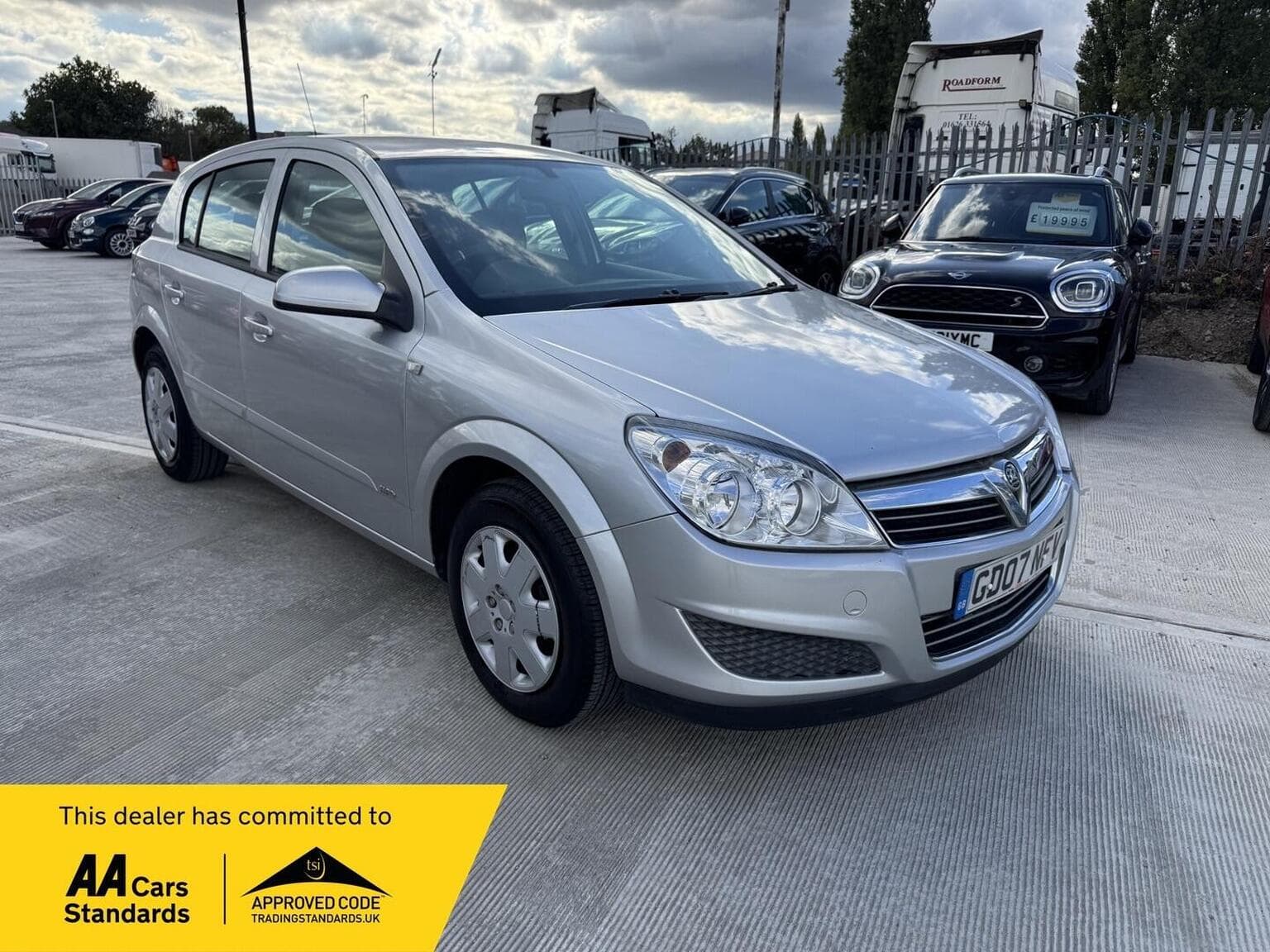 Vauxhall Astra - image 1 of 47