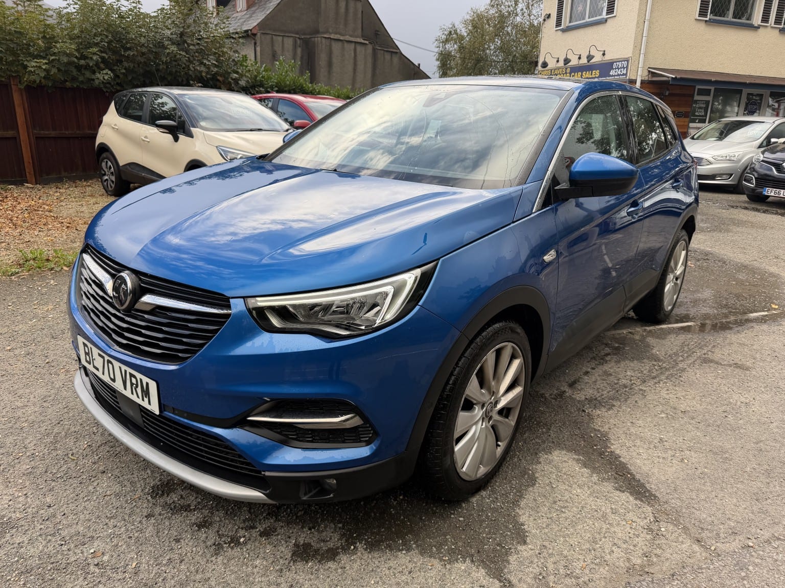 Vauxhall Grandland X - image 1 of 28