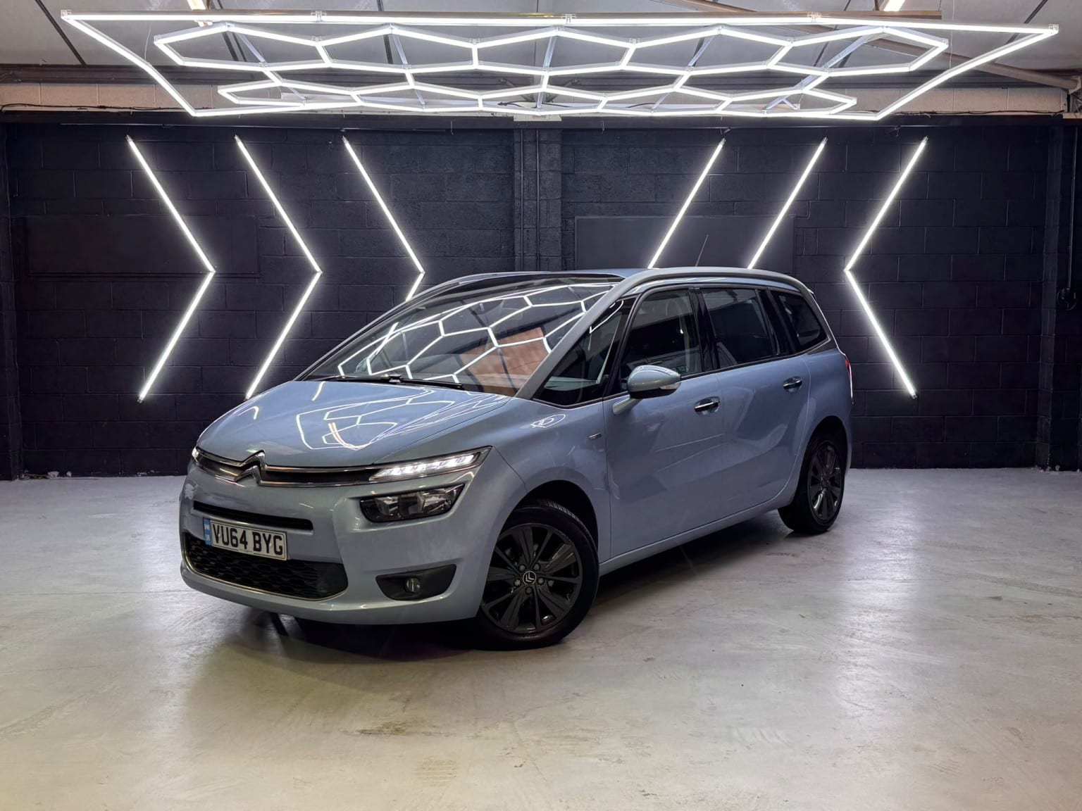 Citroen Grand C4 Picasso - image 1 of 56