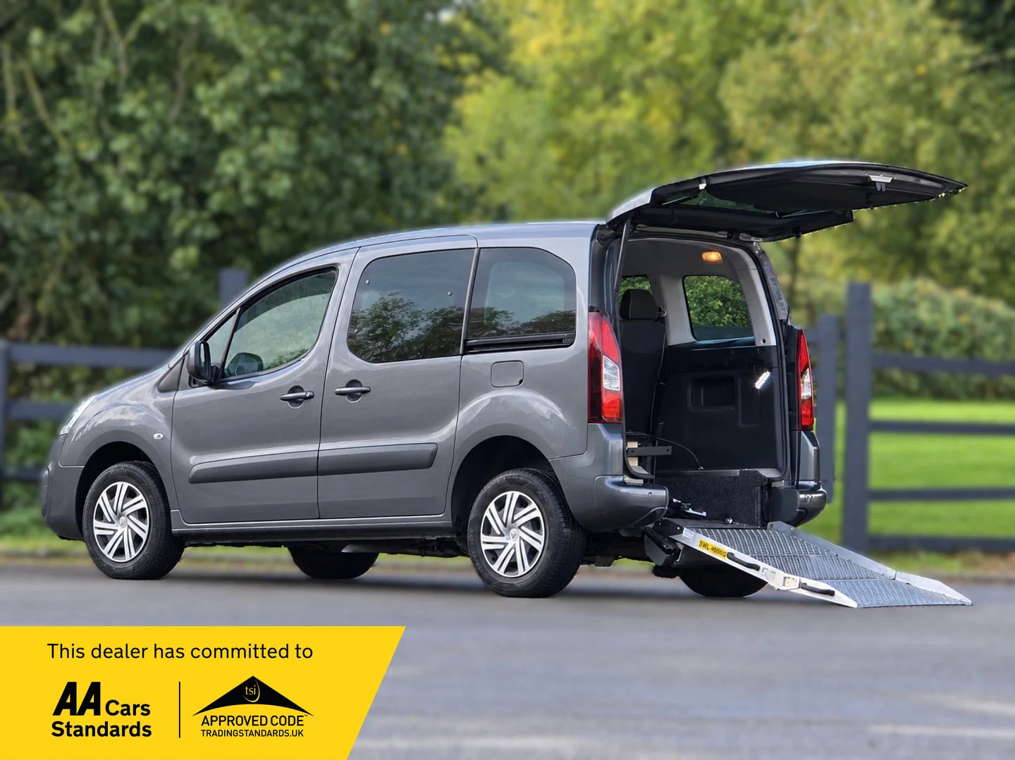 2018 Citroen Berlingo 1.6 BlueHDi Feel Multispace MPV 5dr in grey — photo 1 of 32