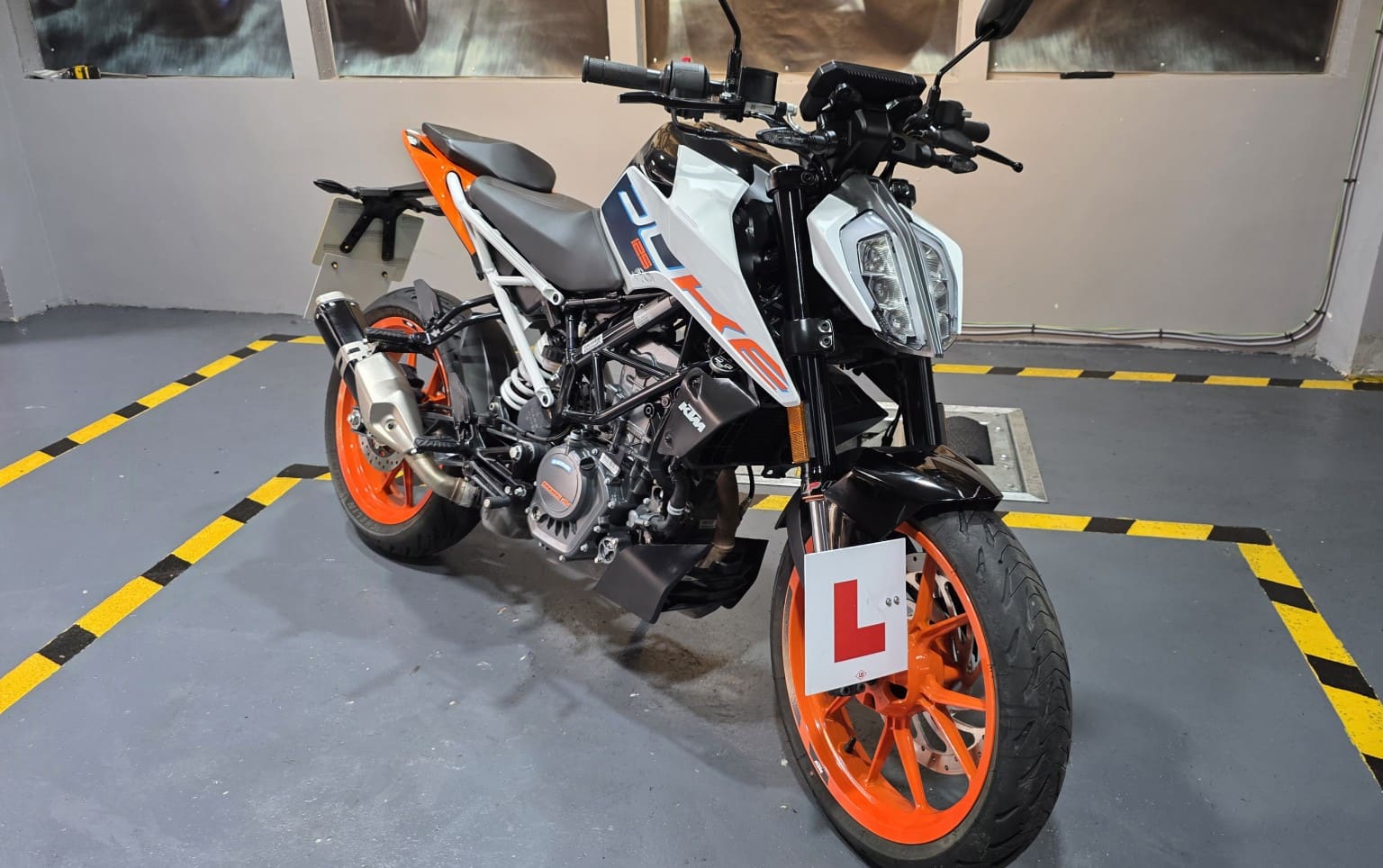 KTM 125 Duke - image 1 of 24