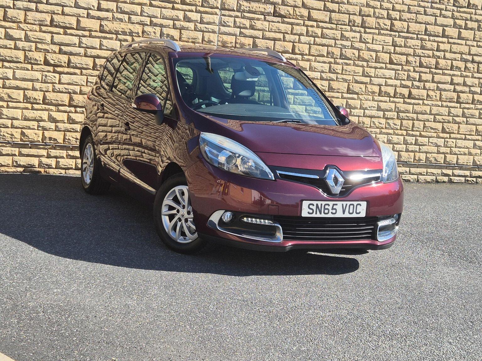 Renault Grand Scenic - image 1 of 31