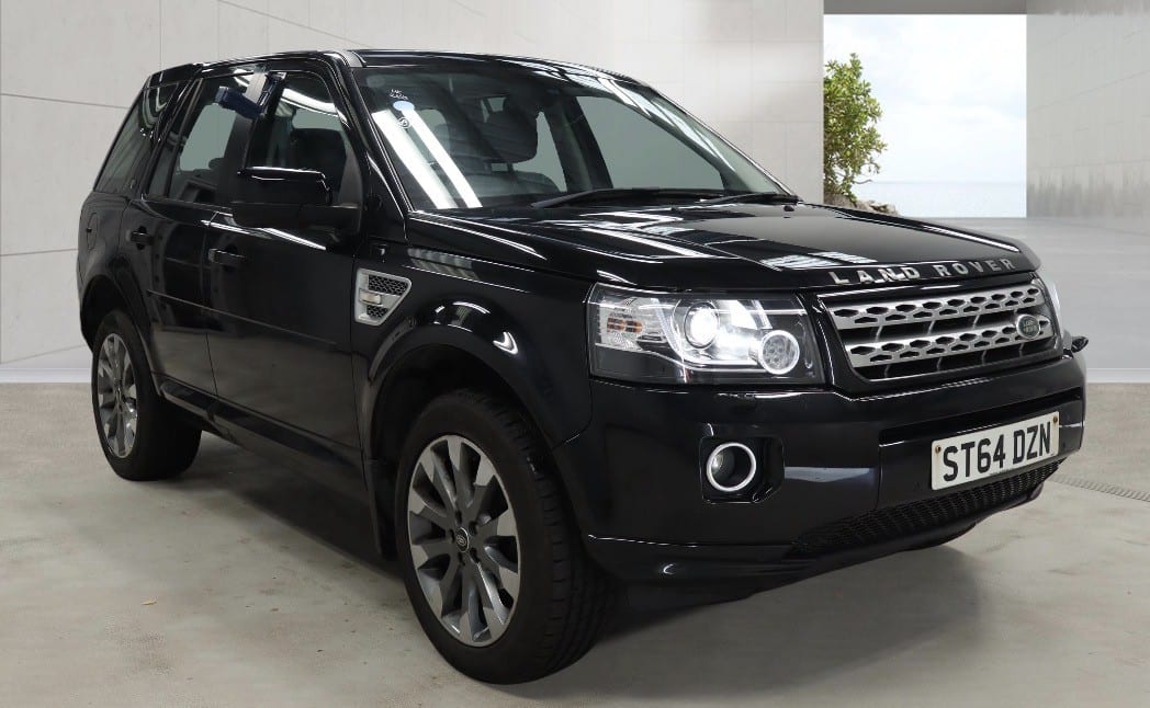 2014 Land Rover Freelander 2 2.2 SD4 Metropolis in black — photo 1 of 4