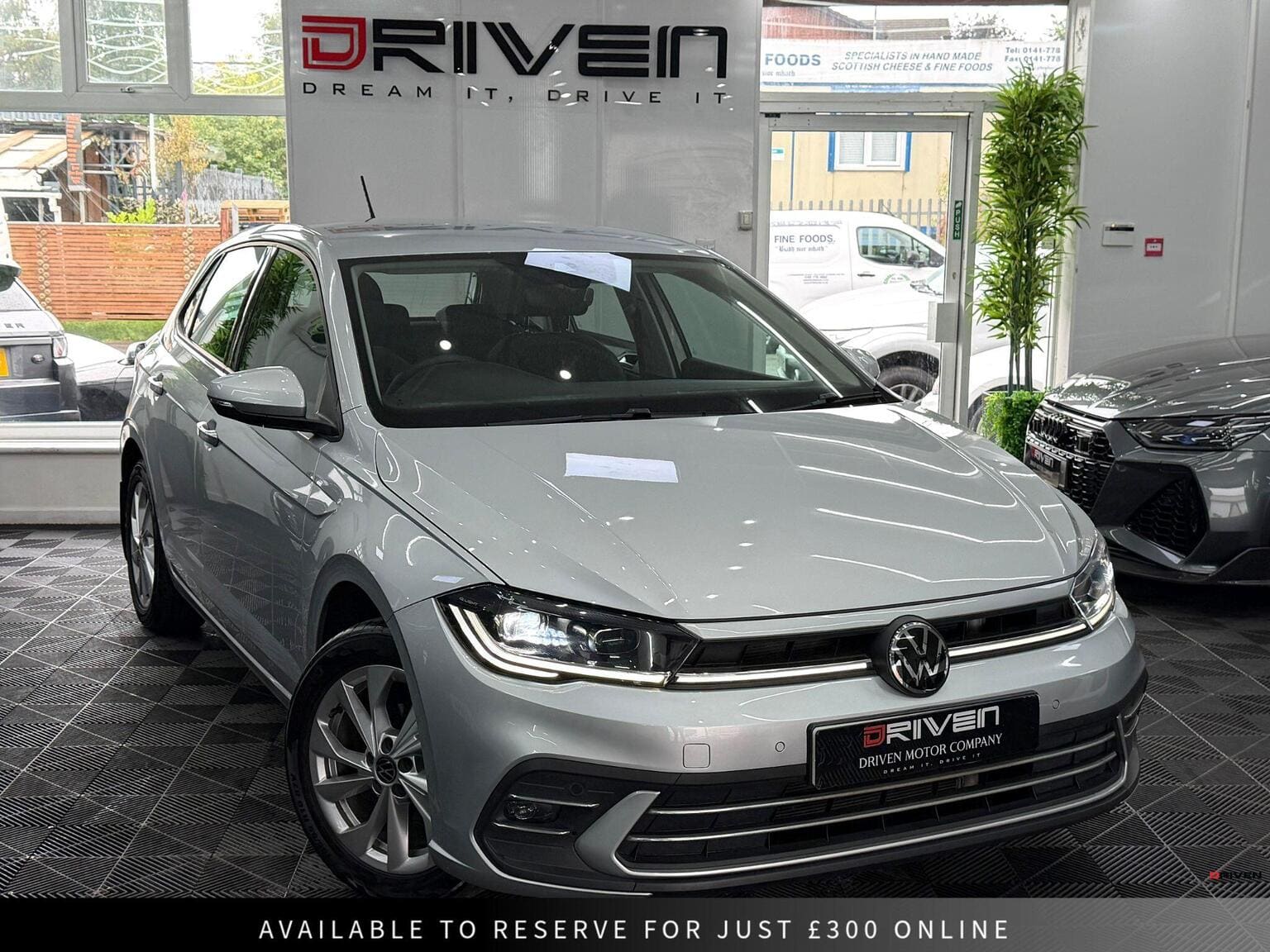 VOLKSWAGEN POLO - image 1 of 25
