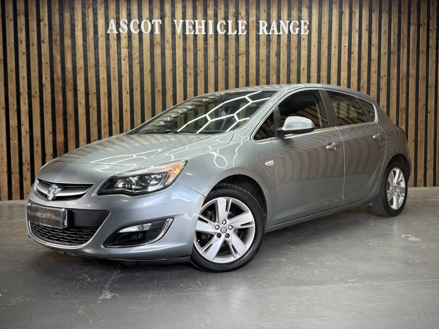 Vauxhall Astra - image 1 of 40