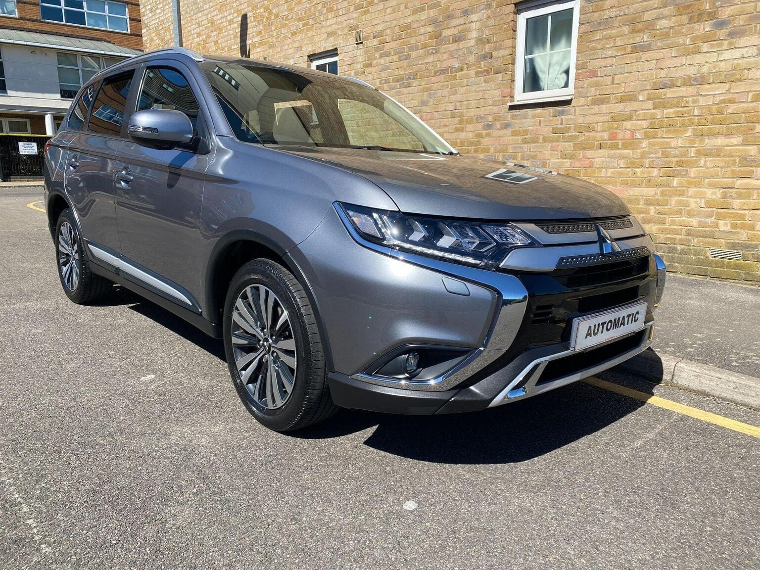 Mitsubishi Outlander - image 1 of 31