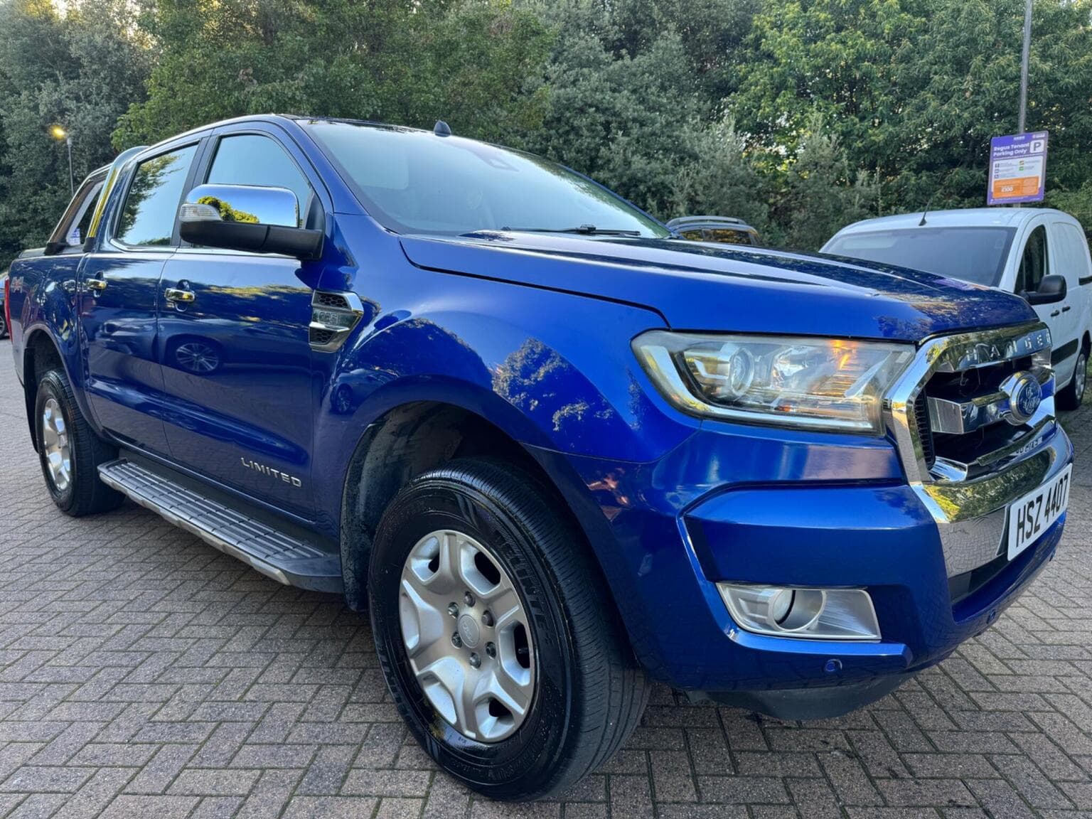 Ford Ranger - image 1 of 40