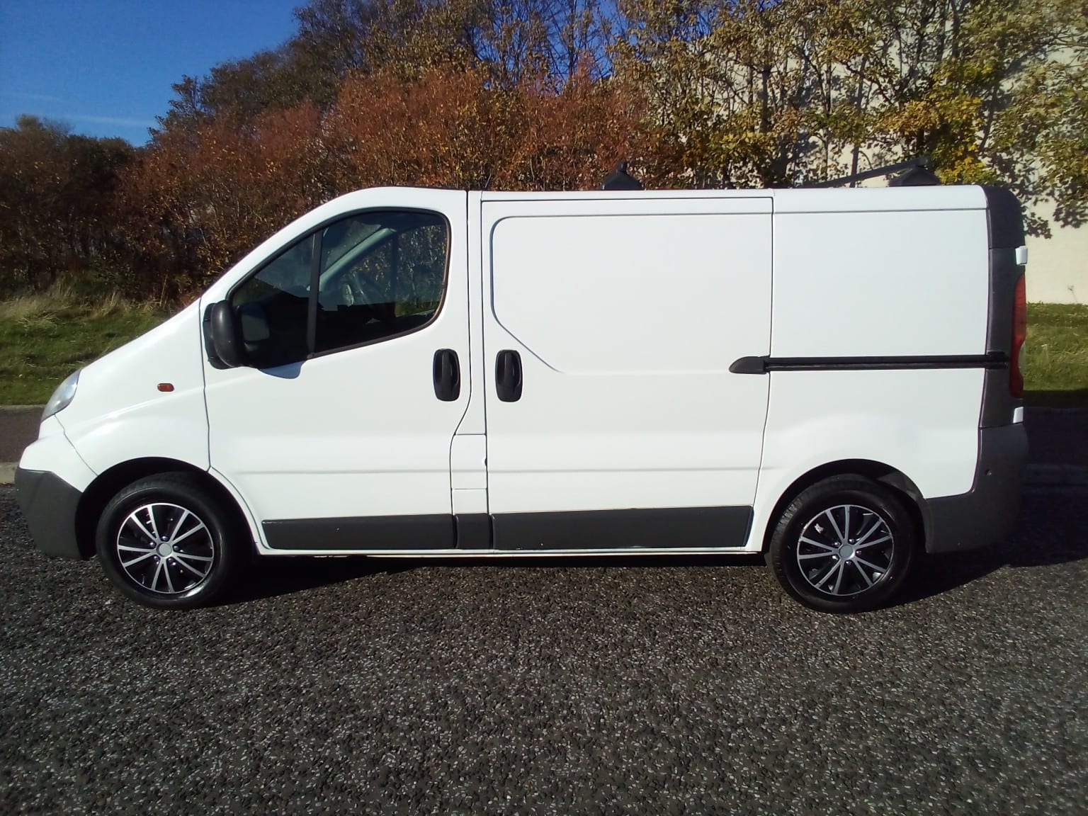 2014 Vauxhall Vivaro 2.0 2700 CDTi in white — photo 1 of 12